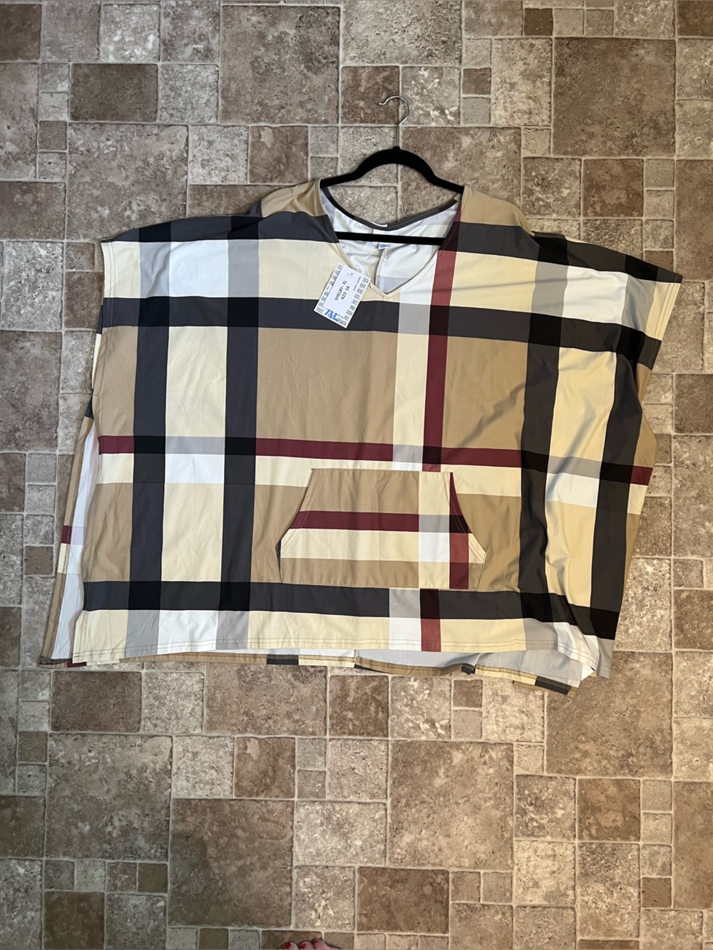 NWT XL (size range 18-26) LuLaRoe Plaid Lightweight Poncho
